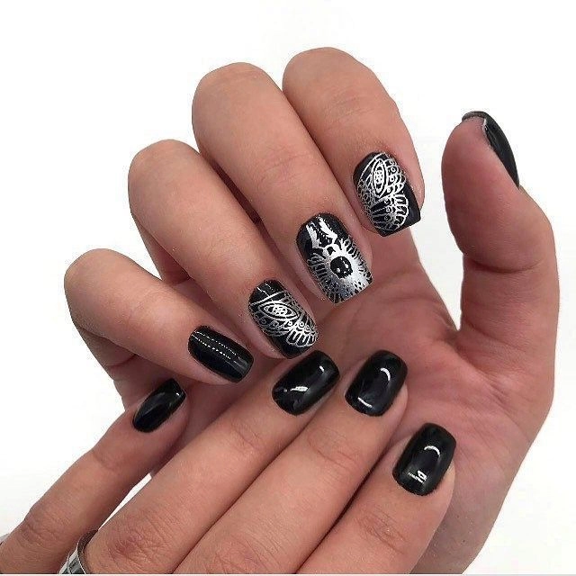 Pattern manicure with stamping plates