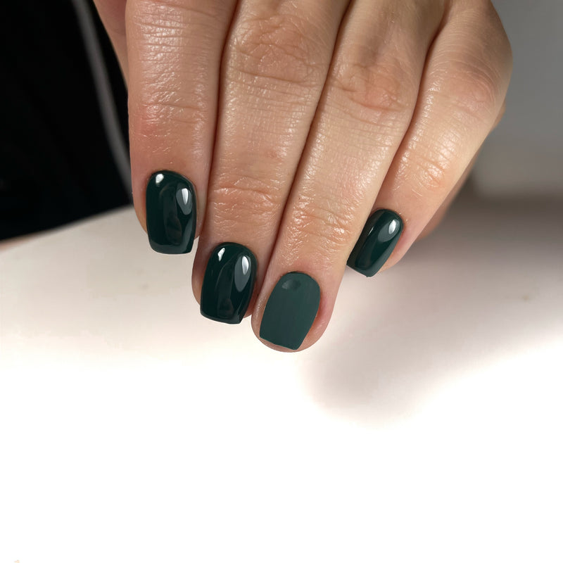 PNB Aladdin emerald green gel nail polish 282